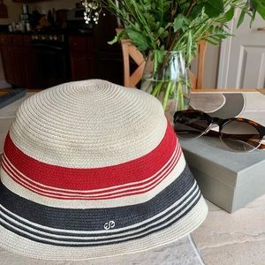 New Escada Sport Le Bob hat made in Italy
Size large